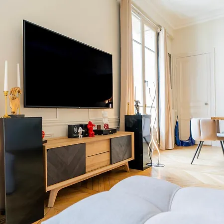 Luxe Tour Eiffel Apartment Paris
