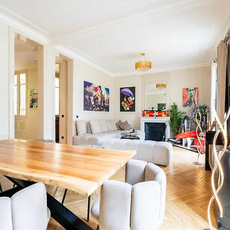 Luxe Tour Eiffel Apartment